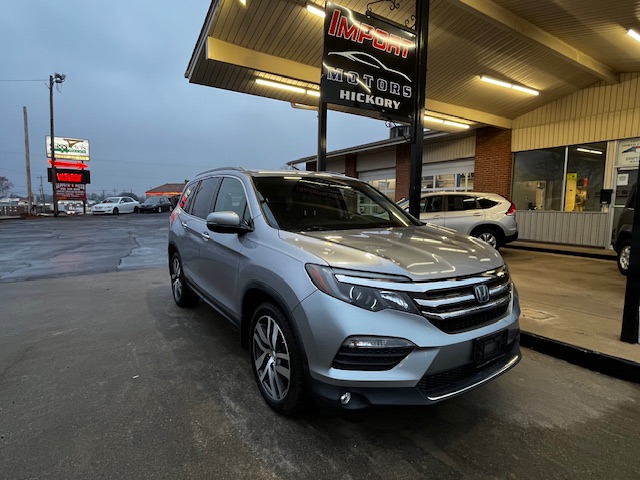 2017 Honda Pilot Elite's photo